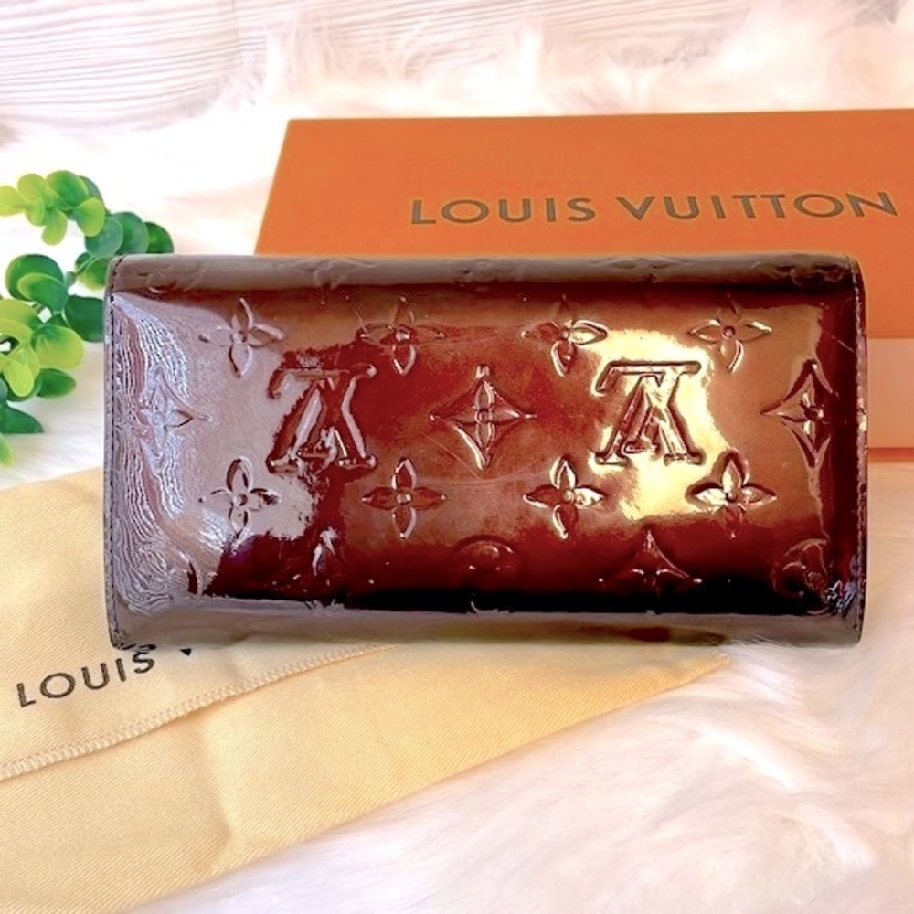 Louis Vuitton Amarante Vernis Sarah Wallet - Picture 7 of 16